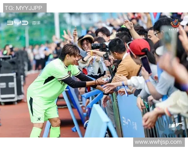 香港足球明星队激情对决国际球队展现足球魅力与团队精神